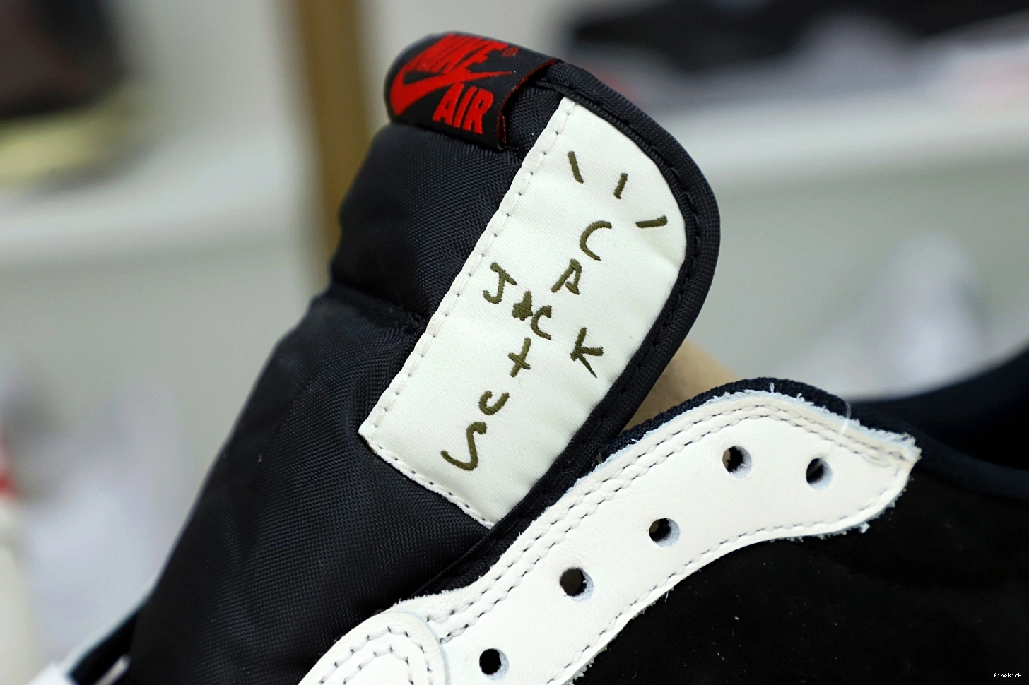 LOW JORDAN OG TRAVIS X SCOTT 1 AIR “Olive” NIKE 1118